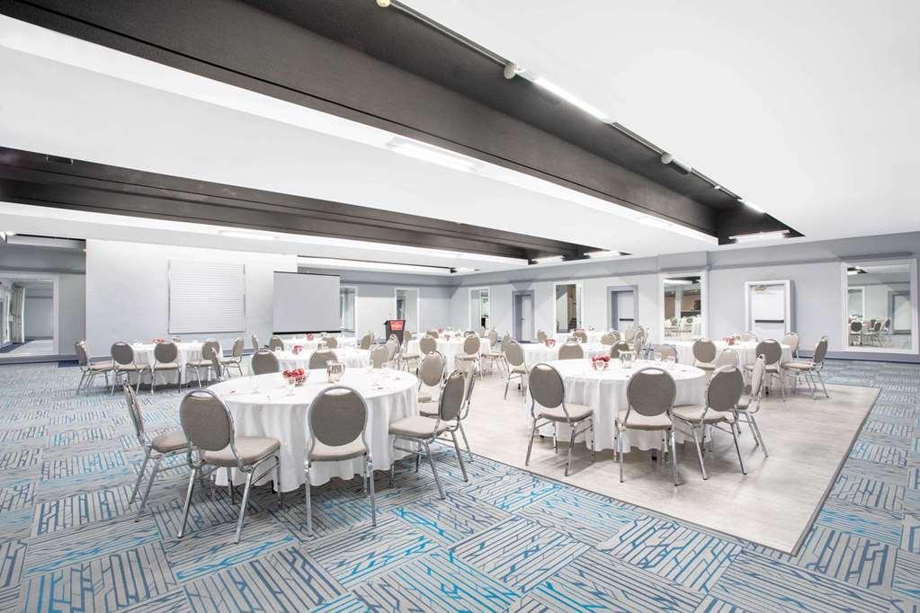 Quality Inn & Conference Centre Kingston Central Udogodnienia zdjęcie