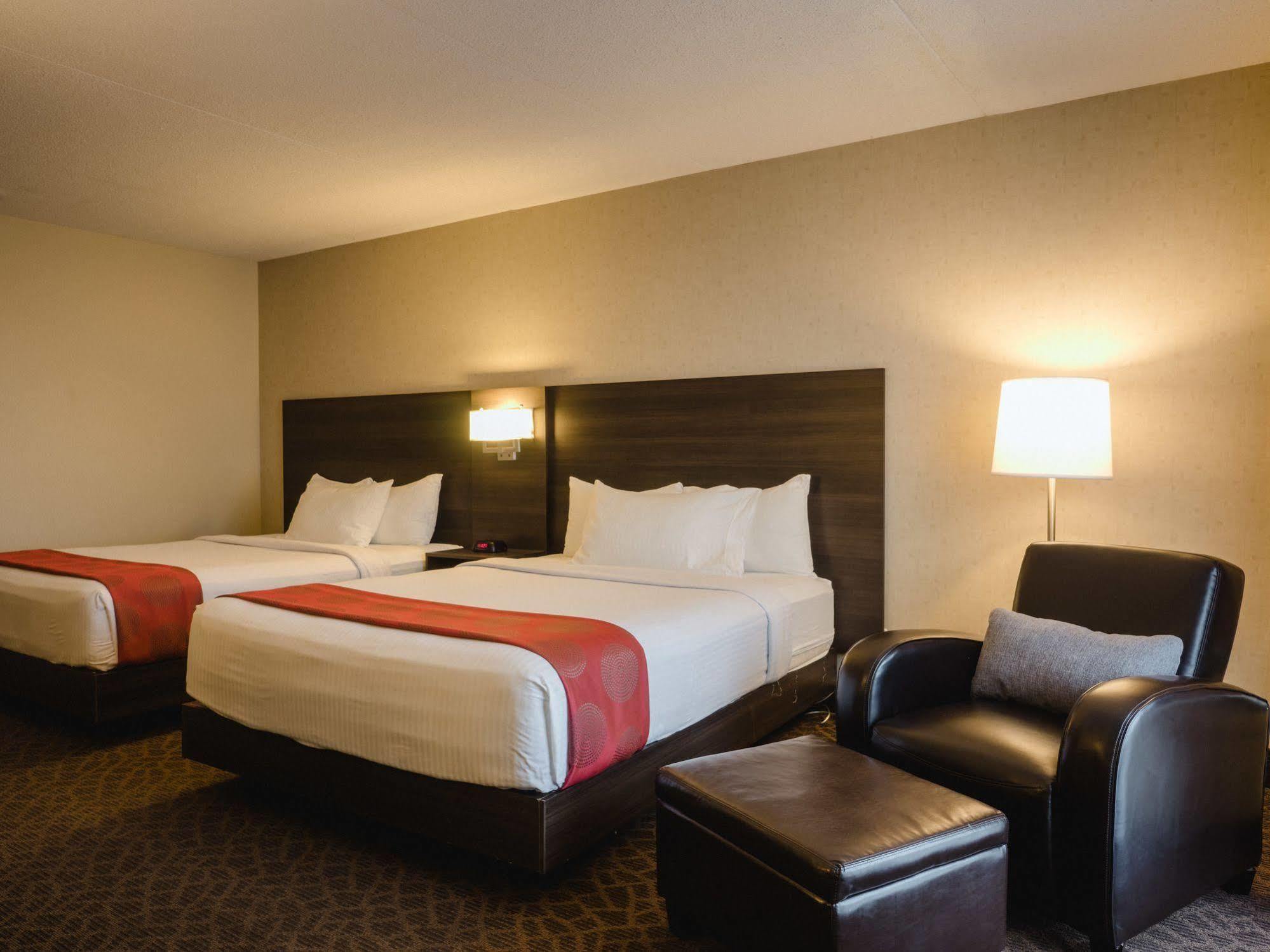 Quality Inn & Conference Centre Kingston Central Zewnętrze zdjęcie